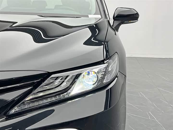 Фото 9 - Toyota Camry