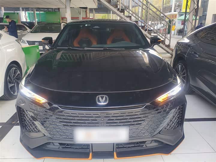 Фото 3 - Changan UNI-V