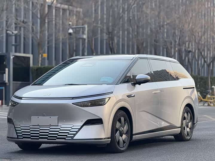 Фото 1 - XPeng X9