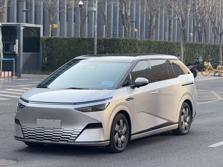 Фото 3 - XPeng X9