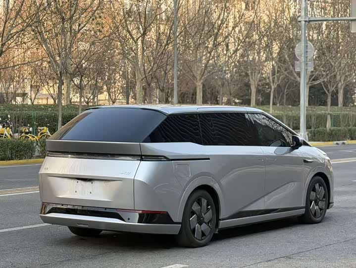 Фото 8 - XPeng X9