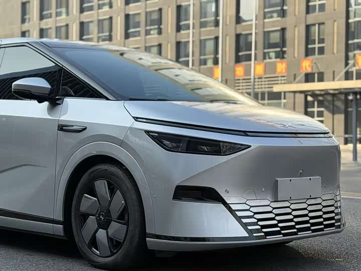 Фото 9 - XPeng X9