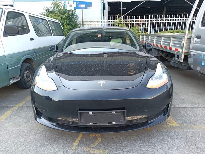 Фото 3 - Tesla Model 3