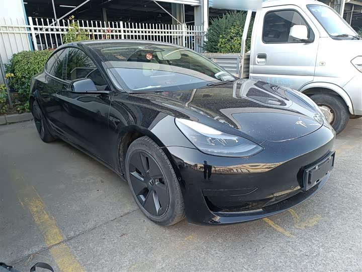 Фото 4 - Tesla Model 3