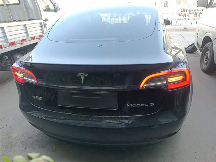 Фото 6 - Tesla Model 3