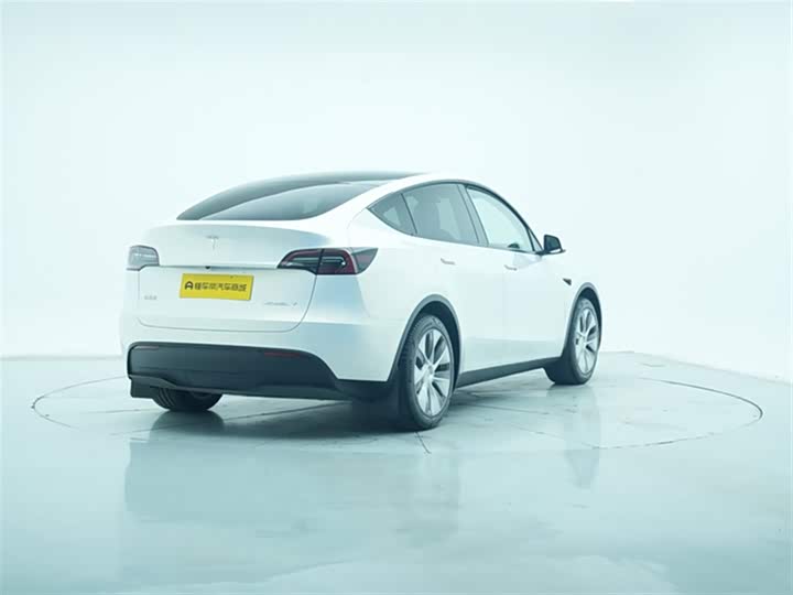 Фото 8 - Tesla Model Y