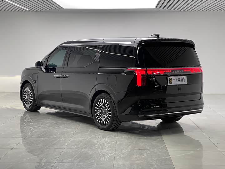 Фото 4 - Zeekr 009