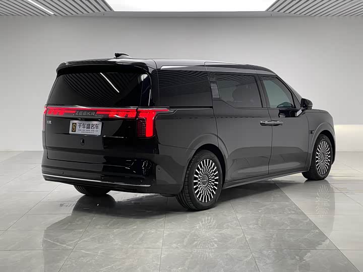 Фото 6 - Zeekr 009