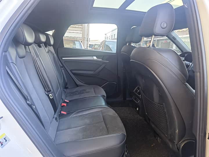 Фото 8 - Audi Q5L Sportback