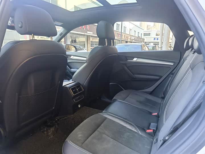 Фото 9 - Audi Q5L Sportback