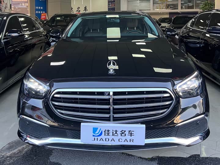 Фото 2 - Mercedes-Benz E-Class