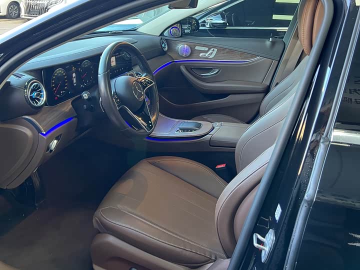 Фото 4 - Mercedes-Benz E-Class