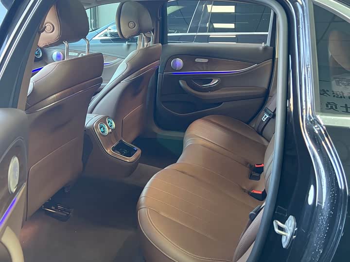 Фото 6 - Mercedes-Benz E-Class