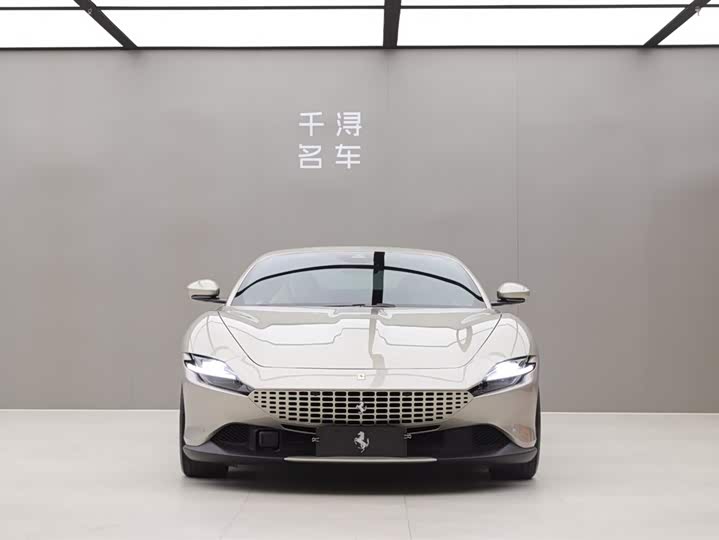 Фото 2 - Ferrari Roma