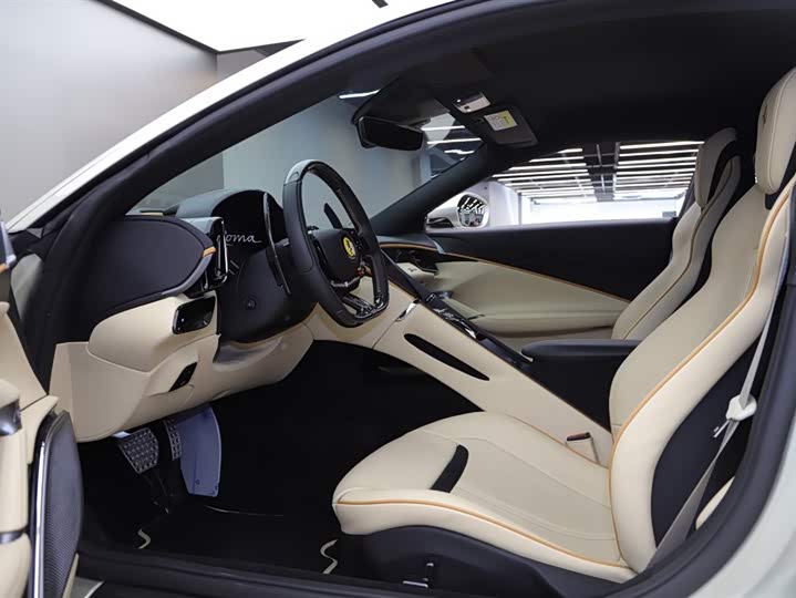 Фото 4 - Ferrari Roma