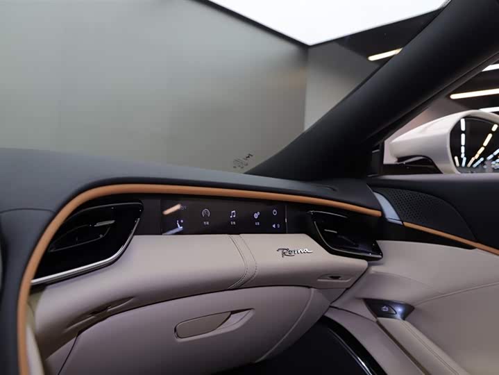 Фото 9 - Ferrari Roma