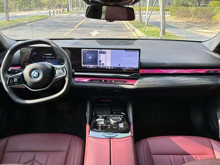 Фото 7 - BMW i5