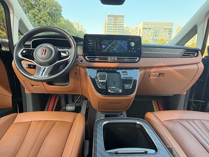 Фото 8 - Hongqi HQ9