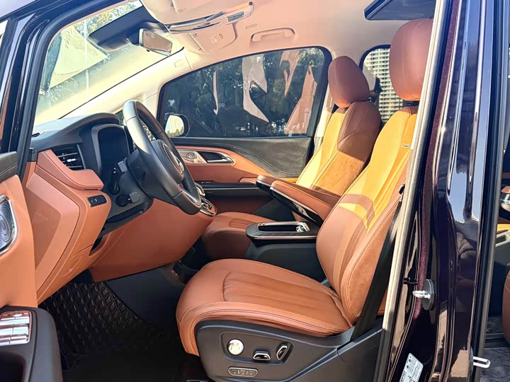 Фото 9 - Hongqi HQ9