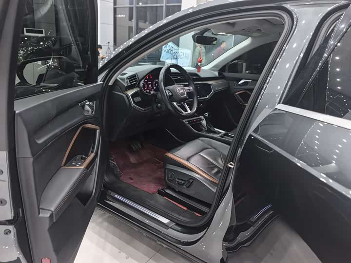 Фото 8 - Audi Q3