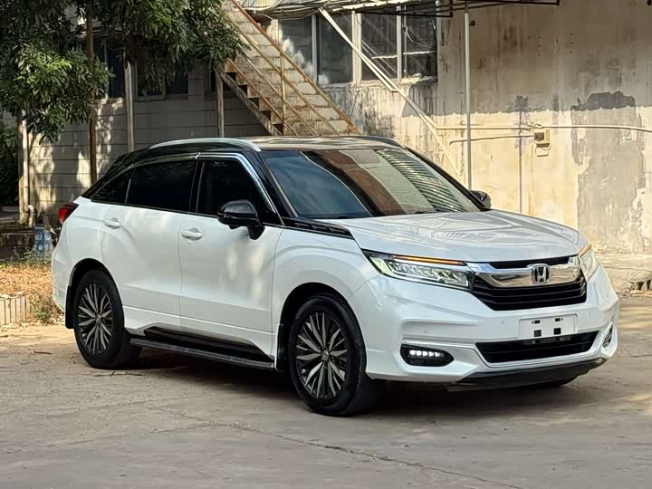 Фото 3 - Honda Avancier