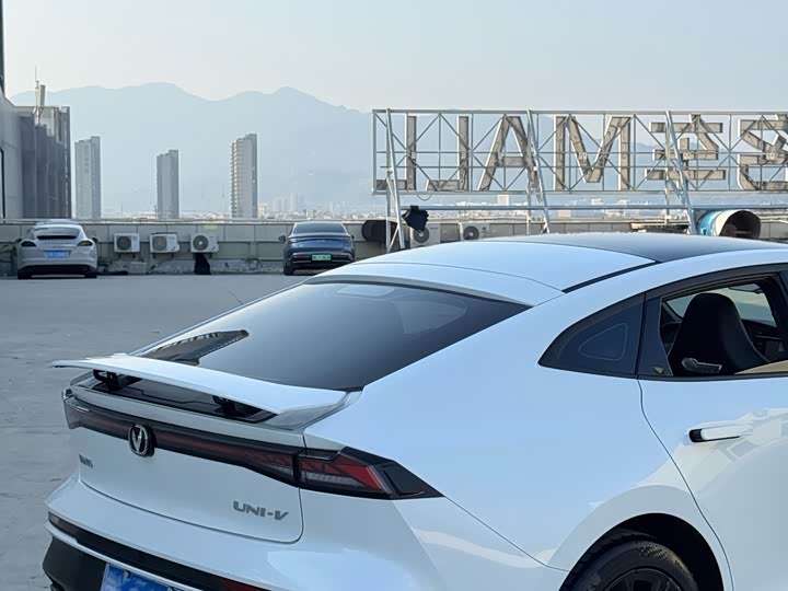 Фото 4 - Changan UNI-V