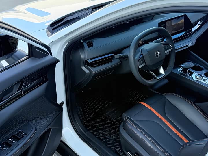 Фото 6 - Changan UNI-V