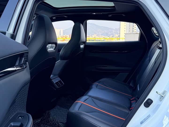 Фото 8 - Changan UNI-V