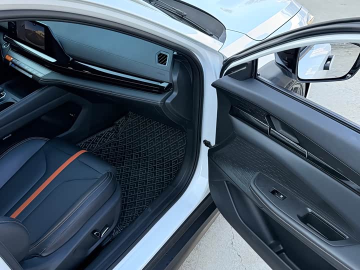 Фото 9 - Changan UNI-V