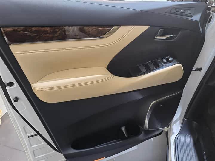 Фото 7 - Toyota Alphard