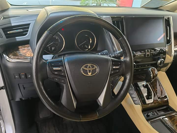 Фото 8 - Toyota Alphard
