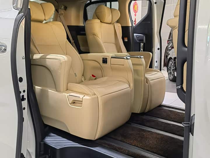 Фото 9 - Toyota Alphard