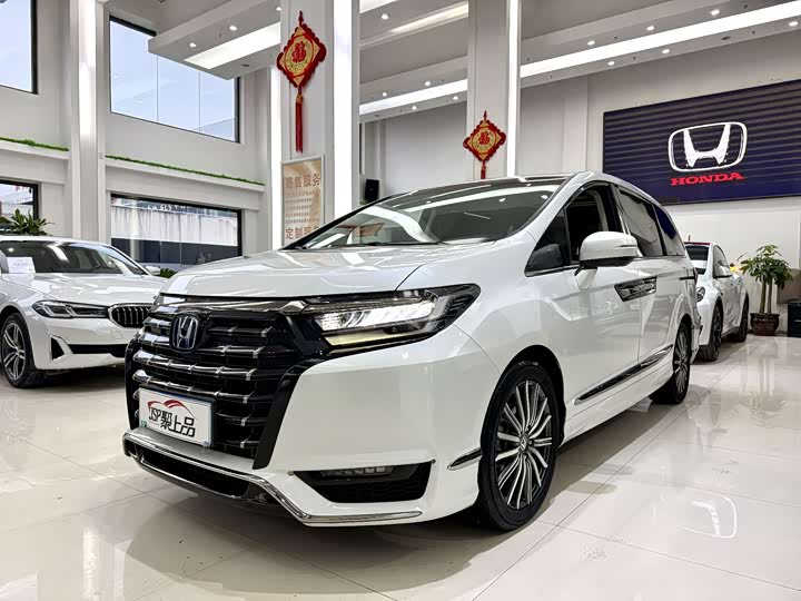 Фото 1 - Honda Elysion