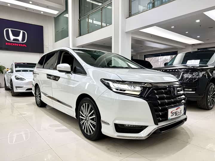 Фото 3 - Honda Elysion