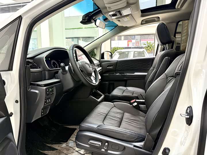 Фото 4 - Honda Elysion