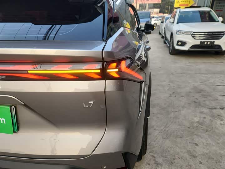 Фото 8 - Geely Galaxy L7