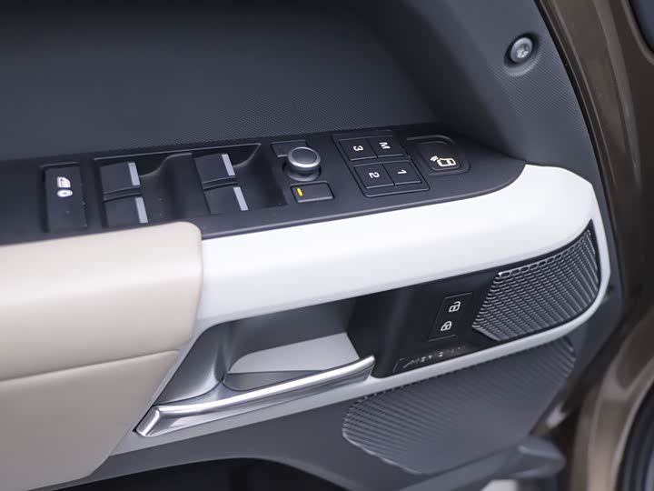 Фото 6 - Land Rover Defender