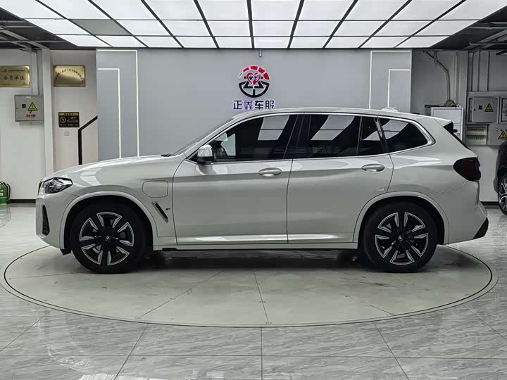 Фото 4 - BMW iX3