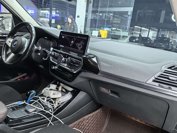 Фото 8 - BMW iX3