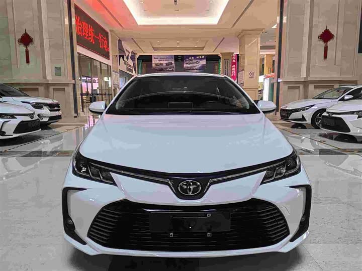 Фото 2 - Toyota Corolla