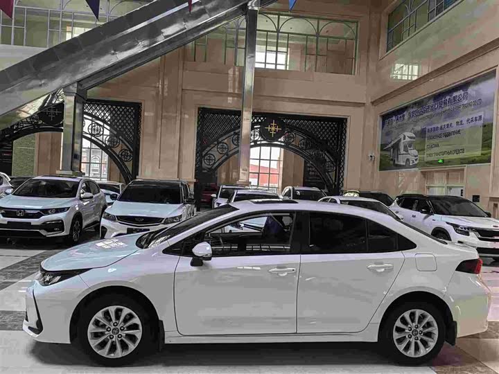 Фото 4 - Toyota Corolla