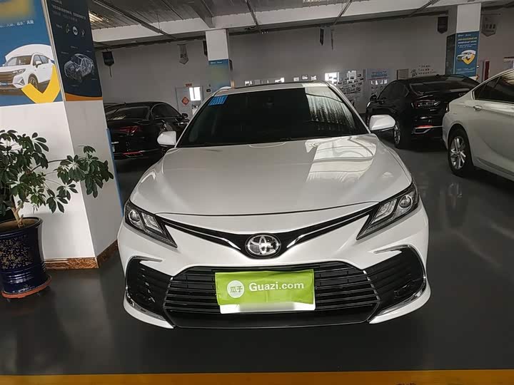 Фото 3 - Toyota Camry