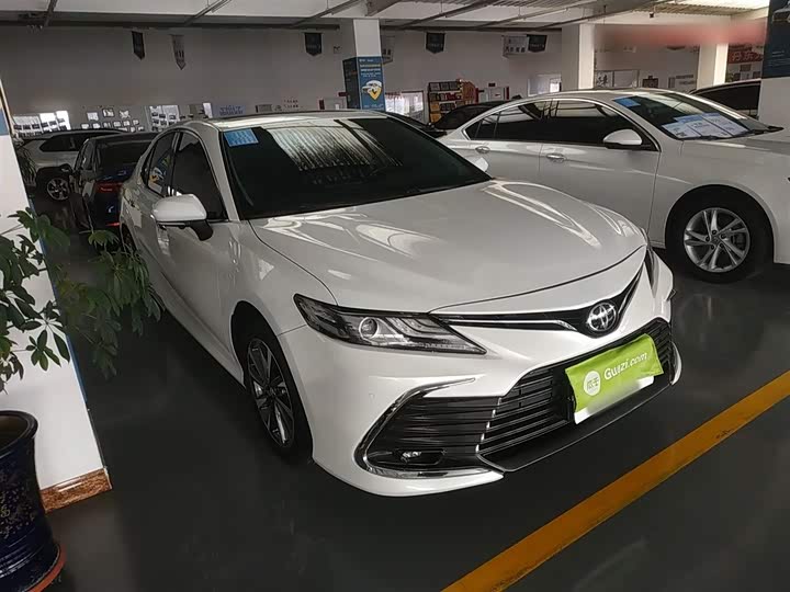 Фото 4 - Toyota Camry
