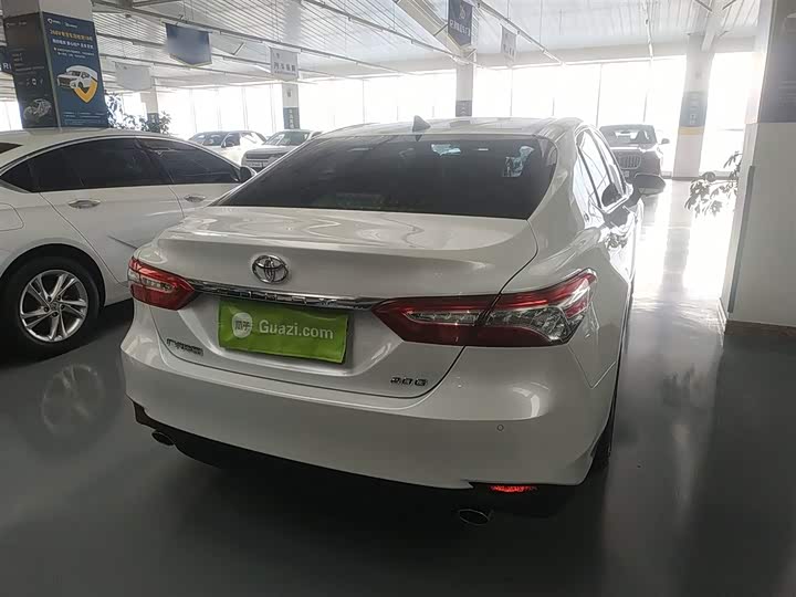 Фото 6 - Toyota Camry