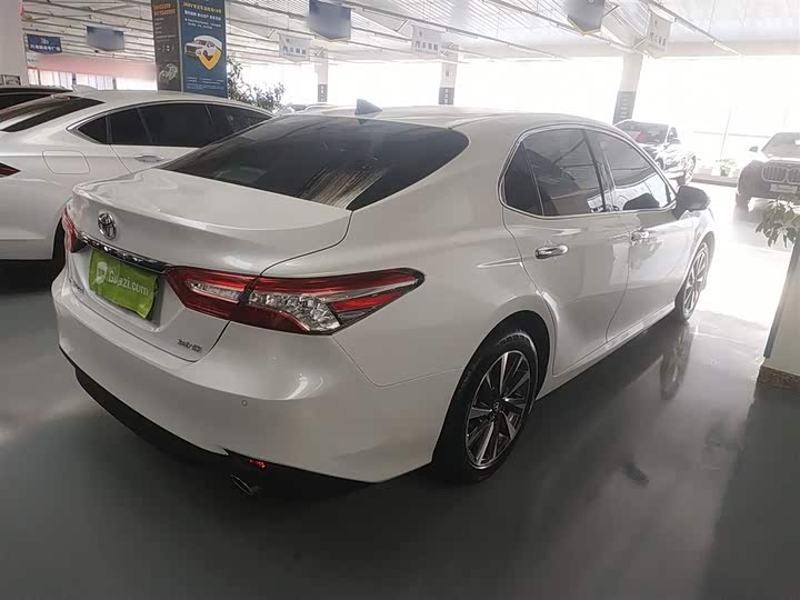 Фото 7 - Toyota Camry