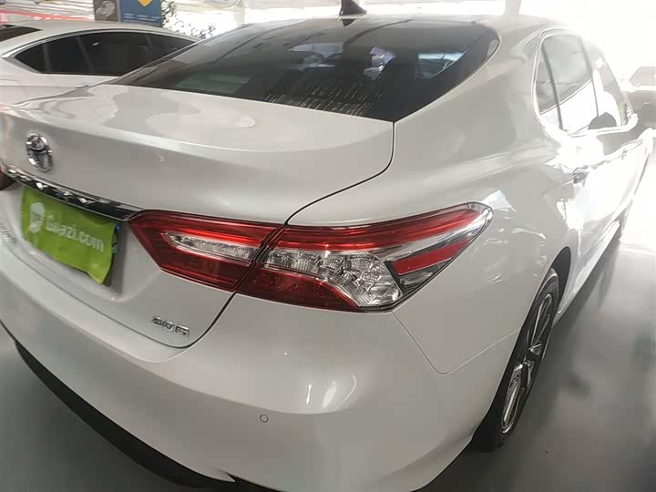 Фото 8 - Toyota Camry