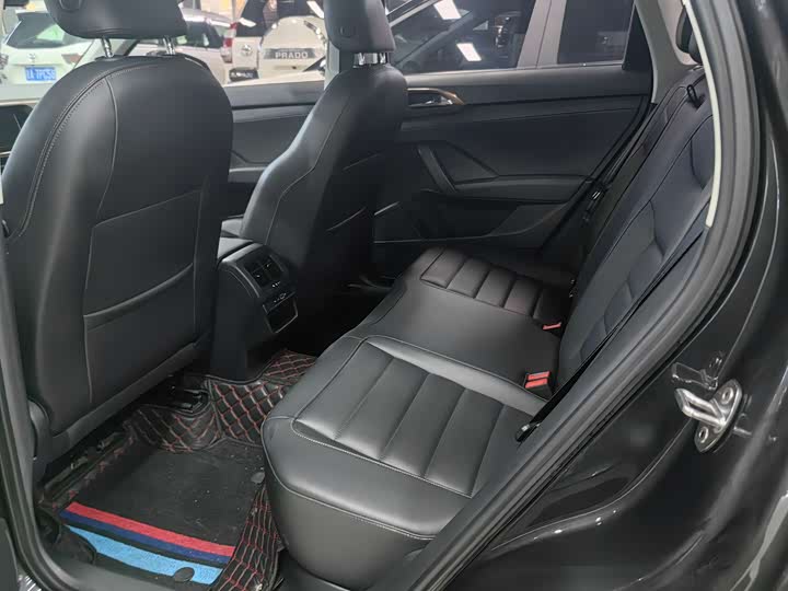 Фото 7 - Volkswagen Tharu