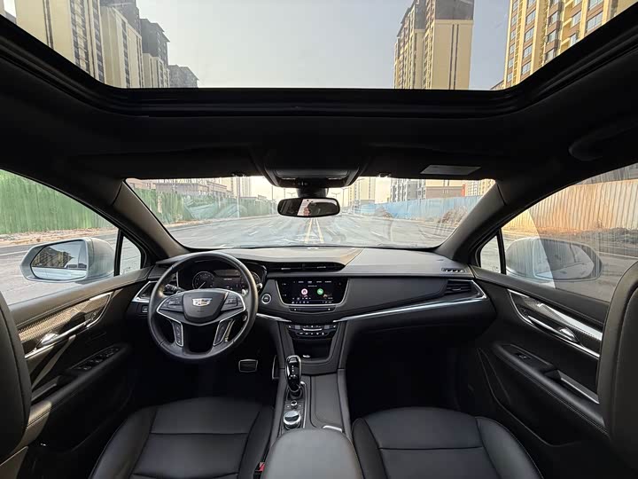 Фото 8 - Cadillac XT5