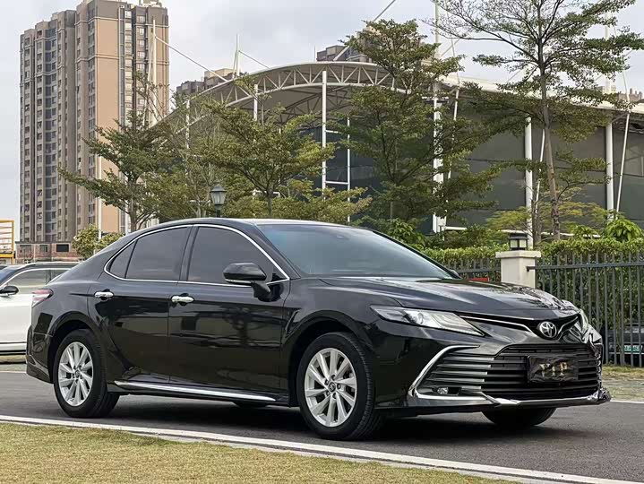 Фото 3 - Toyota Camry