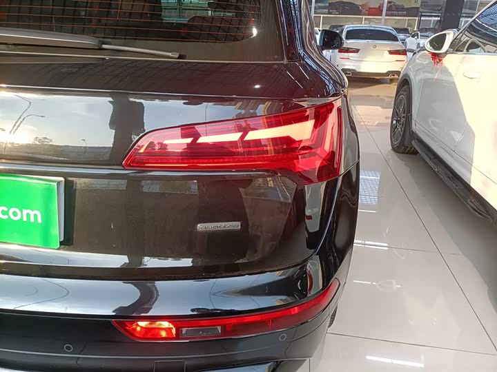 Фото 8 - Audi Q5L